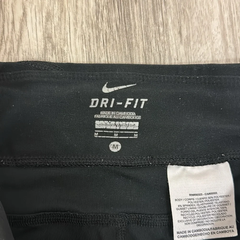 Nike women’s dri fit capris size medium